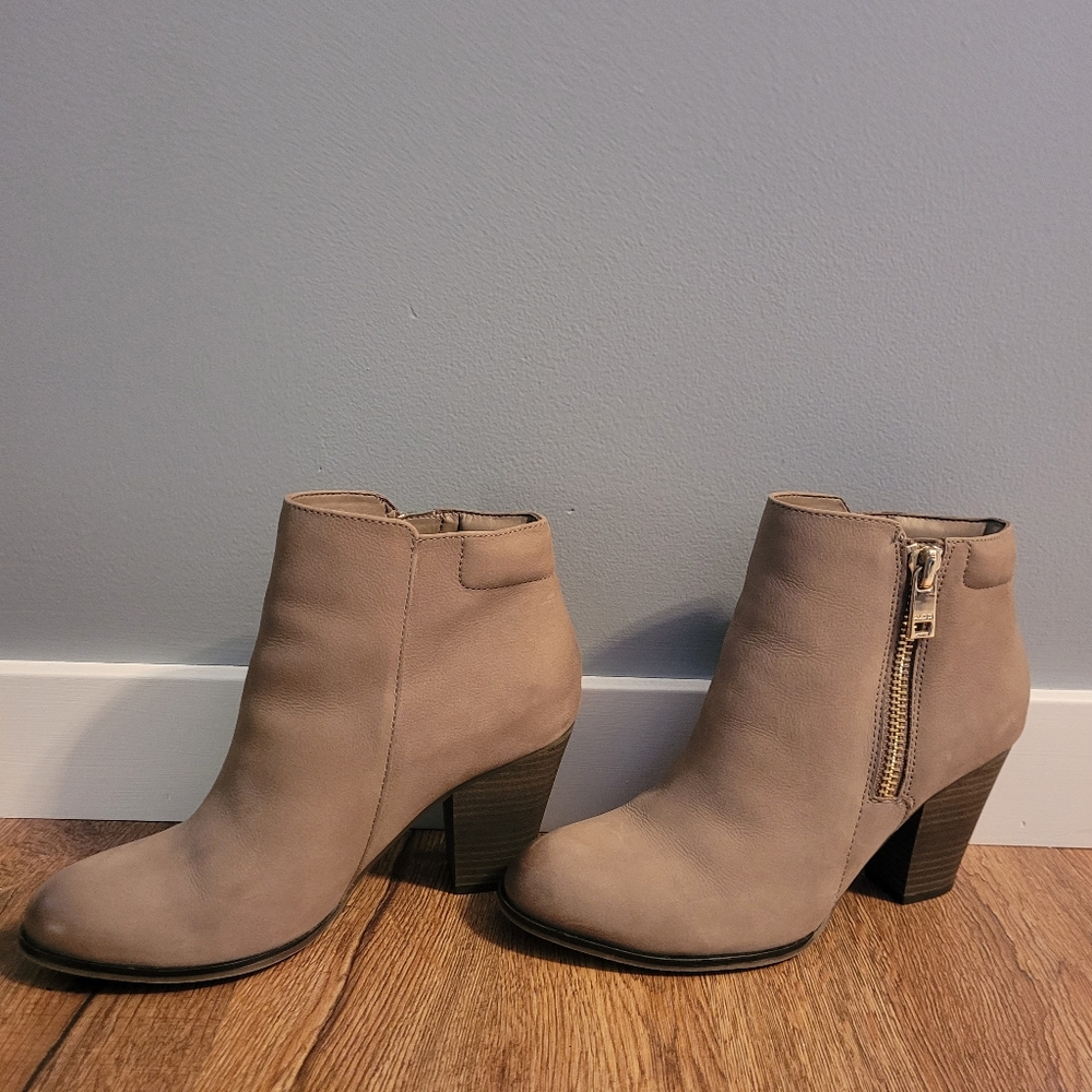 Aldo grey leather ankle boots